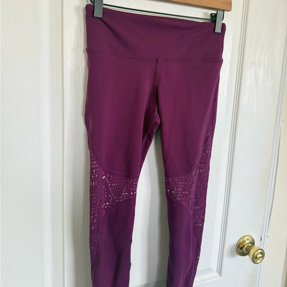 Alo Yoga West Coast Legging in Juneberry